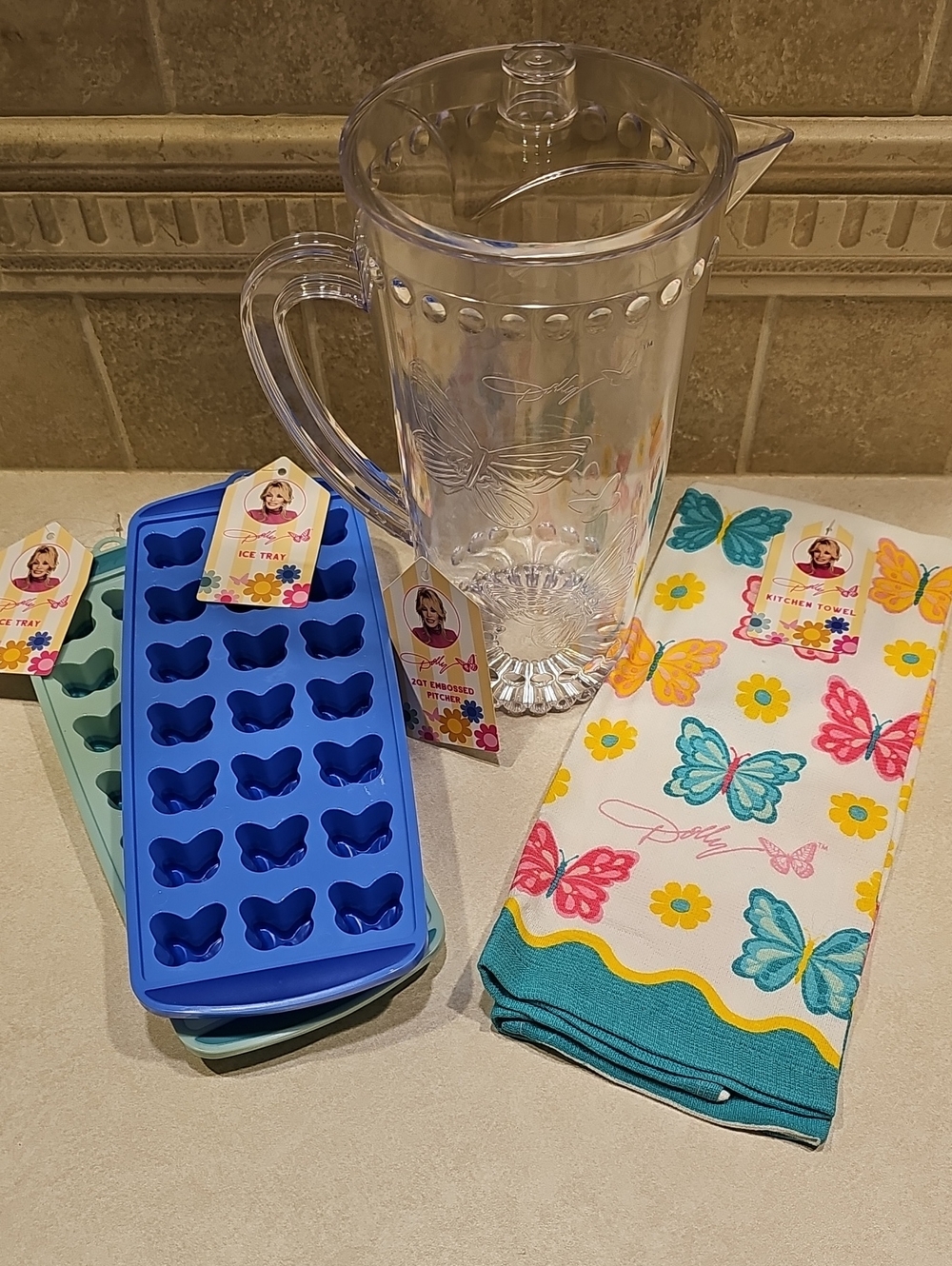 Dolly Parton 2qt. Butterfly Pitcher With Butterfly Ice Trays & Kitchen Towel